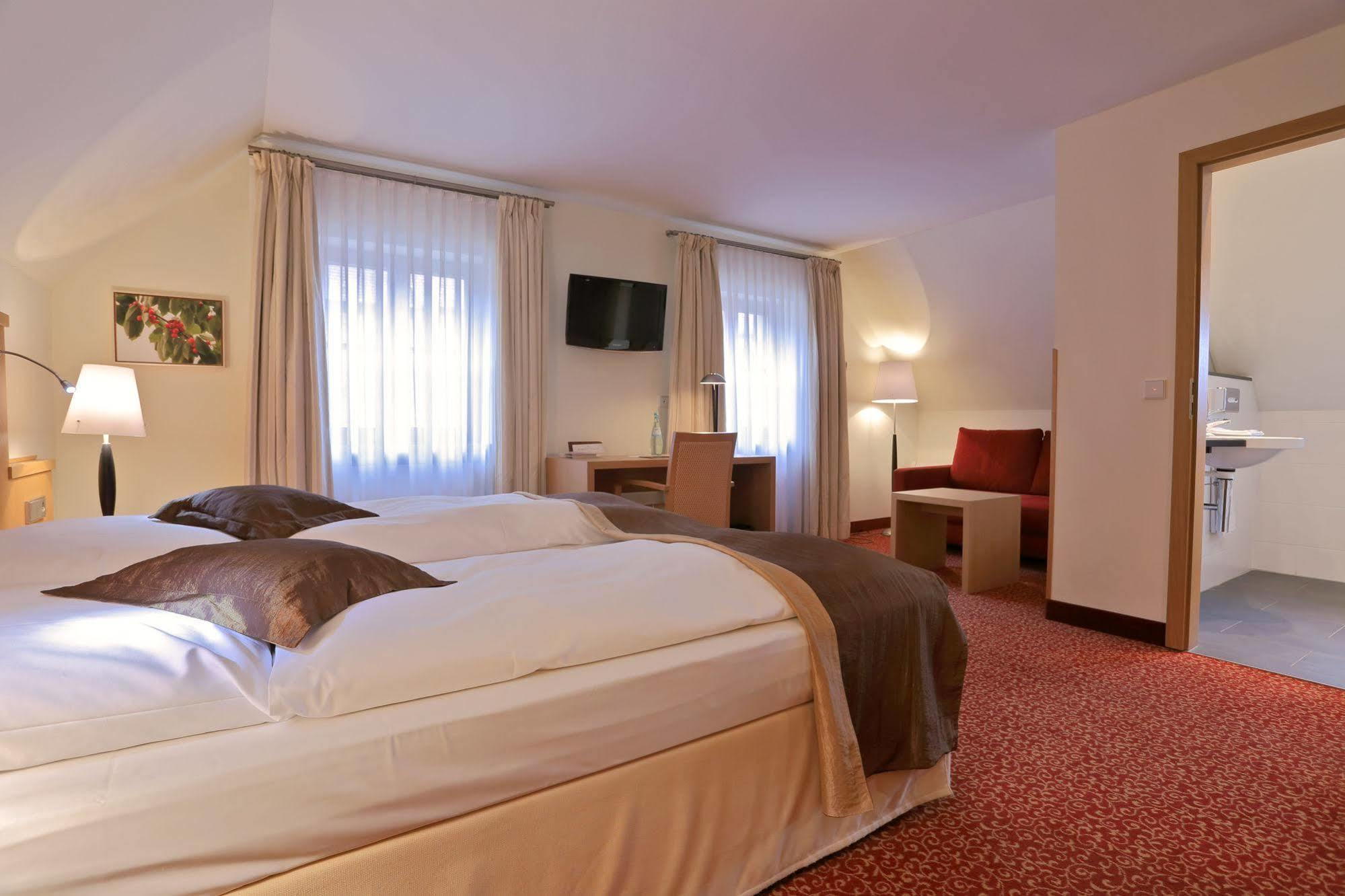 Romantik Hotel Zur Schwane Volkach Extérieur photo