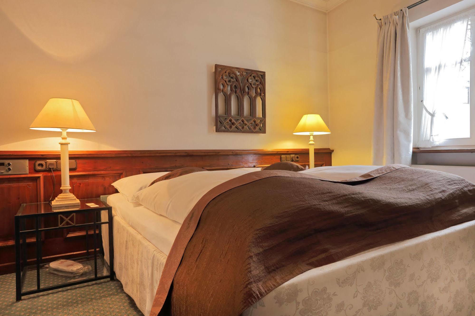 Romantik Hotel Zur Schwane Volkach Extérieur photo